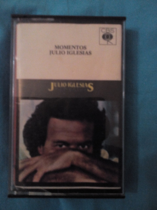 Julio Iglesias - Momentos - Near Mint (NM or M-) - Cassette